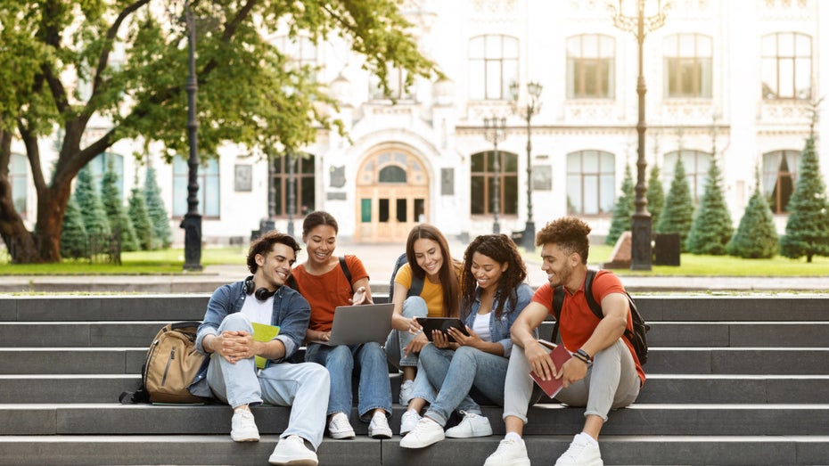 Die zerbrochene Generation: Wie Vorurteile die psychologische Sicherheit der GenZ gefährden