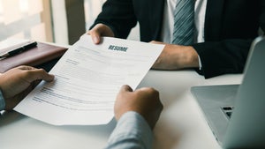 Als Quereinsteiger zum Traumjob: Softwareentwickler teilt zwei wichtige Tipps für den Lebenslauf Als Quereinsteiger zum Traumjob: Softwareentwickler teilt zwei wichtige Tipps für den Lebenslauf