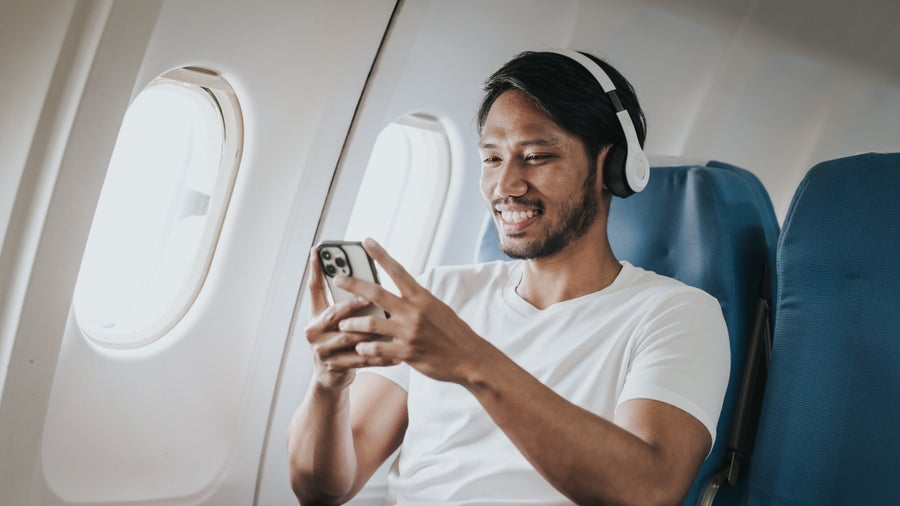 WLAN im Flugzeug: Auf diesen Strecken surfen Passagiere schon heute – wenn auch mit Haken WLAN im Flugzeug: Auf diesen Strecken surfen Passagiere schon heute – wenn auch mit Haken