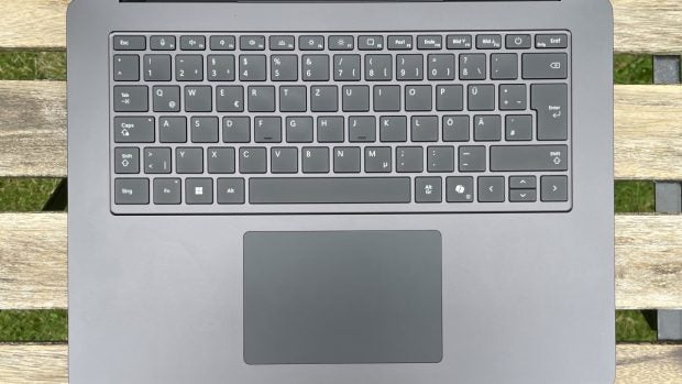 Die Tastatur des Microsoft Surface Laptop in der Nahaufnahme.
