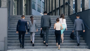 Warum ausgerechnet Zoom seine Mitarbeiter zurück ins Büro geholt hat Warum ausgerechnet Zoom seine Mitarbeiter zurück ins Büro geholt hat