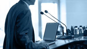 „Ich bin eine echte Person”: Britischer Politiker wehrt sich gegen KI-Anschuldigungen