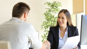 Warum Unternehmen vermehrt auf Quereinsteiger setzen – und was Bewerber trotz fehlender Skills mitbringen müssen