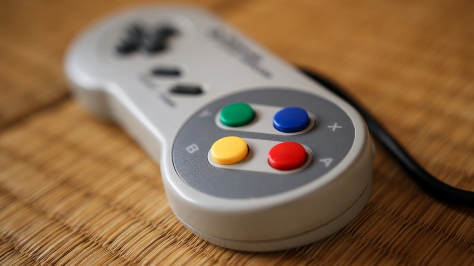 Ein Super-Nintendo-Controller. (Foto: WildSnap/Shutterstock) SNES-Controller mit Playstation-Logo: Extrem seltenes Gamepad wird versteigert