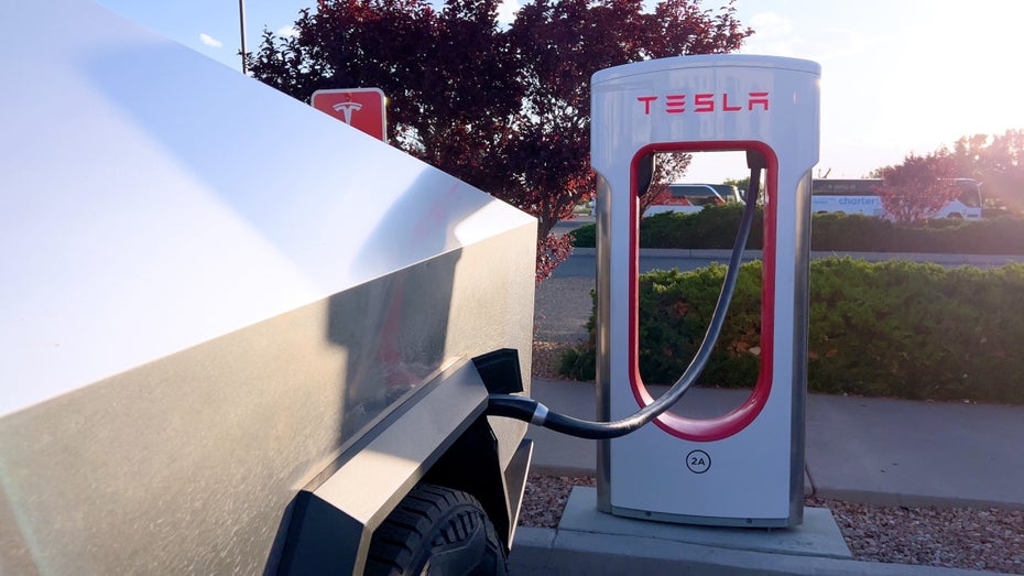 Effizienz oder Gefahr? Tesla warnt vor fragwürdigem Lade-Trick