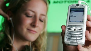 Ein iPod im Handy? Warum das Motorola Rokr Steve Jobs zur Weißglut brachte