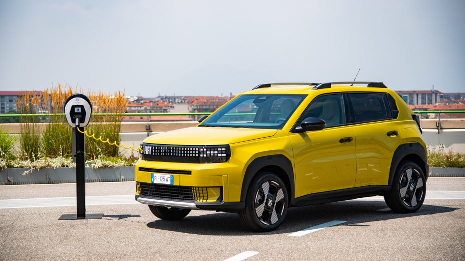 In diesem E-Fiat ist das Ladekabel fest eingebaut – warum das nicht nur Vorteile hat