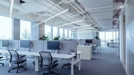 Zurück ins Büro: Arbeitsrechtler erklärt, ab wann du auf dein Homeoffice pochen kannst – und wann nicht