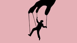 Wettlauf um die Gedankenkontrolle: Ein kurzer, skurriler Ritt durch die Geschichte der „Gehirnwäsche”