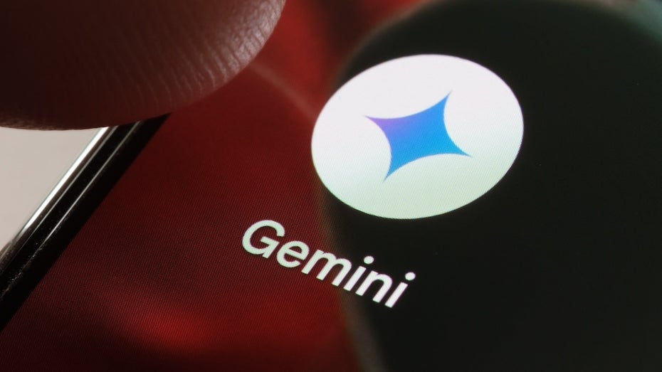 Die neue Funktion von Google Gemini Live ermöglicht es Nutzern, Bilder, Dateien und Videos in Echtzeit-Konversationen einzubinden. (Bild: Shutterstock/mundissima) Google greift an: Das kann Gemini 2.0, was ChatGPT nicht kann
