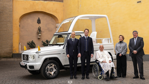 Mercedes-Benz macht das Papamobil elektrisch