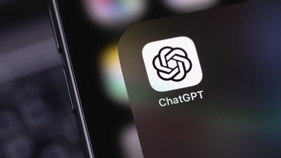 ChatGPT verfolgt jetzt auch Shopping-Ambitionen. (Bild: Shutterstock/Primakov) ChatGPT wird zum Shopping-Kanal: Wie OpenAI jetzt auch den Online-Handel verändert