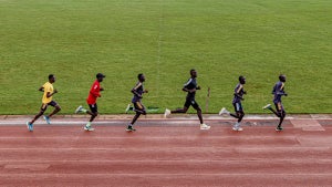 Wie Hightech-Schuhe den Laufsport spalten