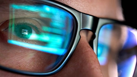 Im Gerichtssaal aufgeflogen: Zeuge nutzt Smartglasses für heimlichen Anruf