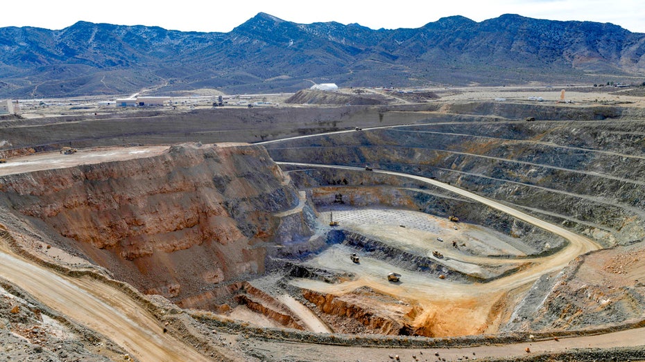 Die Mountain-Pass-Mine in Kalifornien fördert seit mehr als 70 Jahren Seltenerdmetalle - allerdings nicht immer die gleichen. (Foto: picture alliance / REUTERS) Gefragte Rohstoffe: Warum es so schwierig ist, Seltene Erden im Kreislauf zu halten