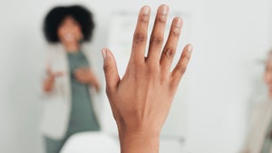 Wissen ist Macht? Warum Fragen im Job wichtiger denn je sind