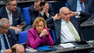 Ob Trump, Musk oder AfD: Wieso Populisten unsere Regeln egal sind – und wie wir damit umgehen sollten