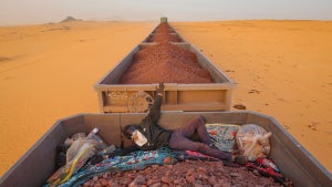 33 Züge, 12 Busse, 6 Fähren: Dieses Paar reist um die halbe Welt – ohne zu fliegen