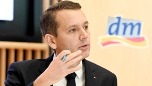 DM-Chef will Karenztage: „Alles hat seinen Preis” – warum das gefährlich ist