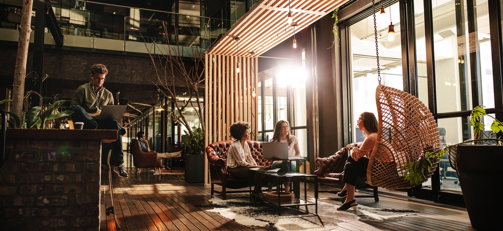 Hybrides Arbeiten neu denken: So wird dein Büro zum Magnet der Zukunft