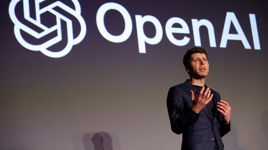 Sam Altman, hier bei einer Konferenz in Tokio, geht davon aus, dass KI bald zum wertvollen Mitarbeiter wird. (Foto: picture alliance / ZUMAPRESS.com | Rodrigo Reyes Marin) KI killt Jobs? OpenAI-Chef Altman sieht darin eine Chance – nicht das Ende