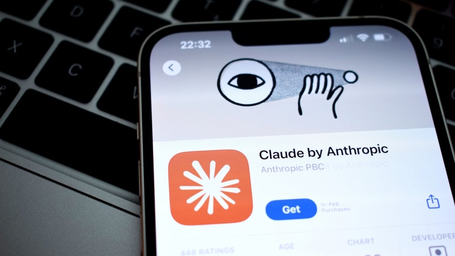 Mit Claude könnt ihr jetzt ganze Apps im Chat-Interface erstellen. (Bild: miss.cabul/Shutterstock) Mit wenigen Klicks zur eigenen App: Anthropics Claude stellt neues Vibe-Coding-Feature vor