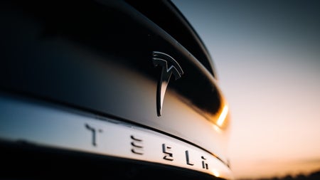 E-Autos in Deutschland mit mehr Neuzulassungen als Benziner – Tesla profitiert überraschend