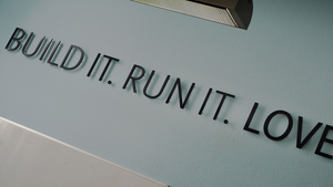 READY2LEAD: Wie ein internes Führungskräfte-Entwicklungsprogramm Mitarbeitende zu Leadern macht READY2LEAD: Wie ein internes Führungskräfte-Entwicklungsprogramm Mitarbeitende zu Leadern macht