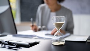 Verlorene Dokumente, langsame Prozesse: Warum deutsche Büros 300 Stunden pro Jahr verschwenden Verlorene Dokumente, langsame Prozesse: Warum deutsche Büros 300 Stunden pro Jahr verschwenden