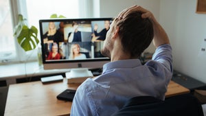 Nicht nur das Alter spielt eine Rolle: Darum sorgen Videomeetings bei vielen für Stress