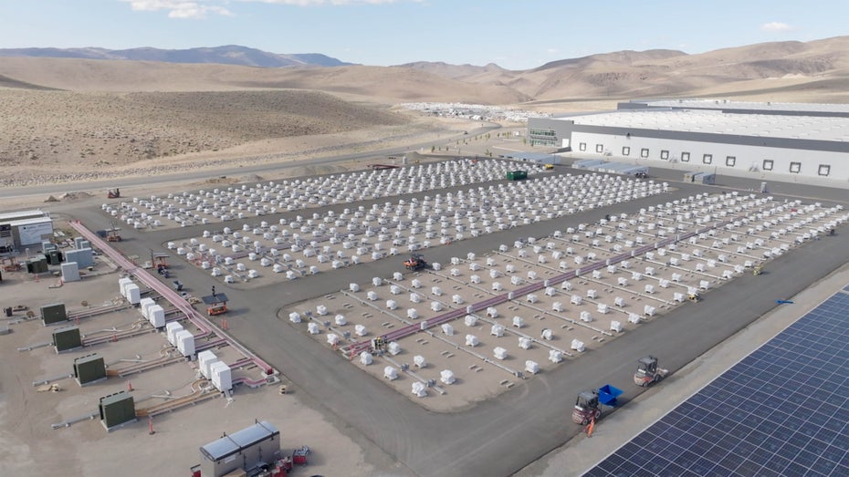 Redwood Materials hat sein erstes Microgrid an seinem Hauptsitz im Tahoe Reno Industrial Center eingebaut. (Bild: Redwood Materials) Aus Alt mach Strom: Wie ein Batterie-Recycler KI-Rechenzentren grüner machen will