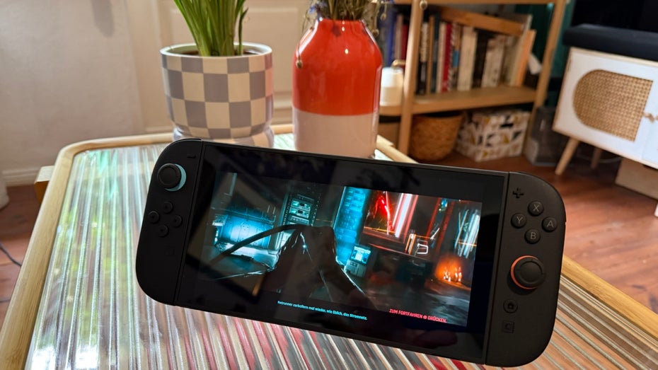 So sieht eine Nintendo Switch 2 aus, die keine Bekannschaft mit einem Tacker gemacht hat. (Foto: t3n) Wie Gamestop-Mitarbeiter versehentlich Nintendo-Switch-2-Konsolen beschädigten
