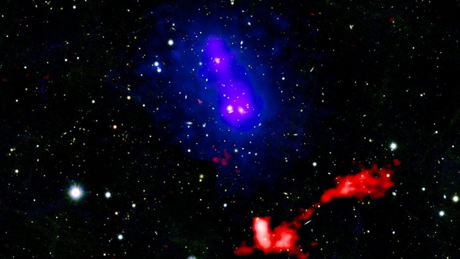 Laut Nasas Chandra-Teleskop: Diese Galaxienhaufen drohen erneut zu crashen Laut Nasas Chandra-Teleskop: Diese Galaxienhaufen drohen erneut zu crashen