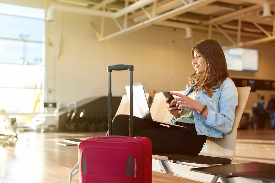 Urlaub mit Smartphone und Laptop: Diese 8 Tipps schützen eure Geräte auf ...