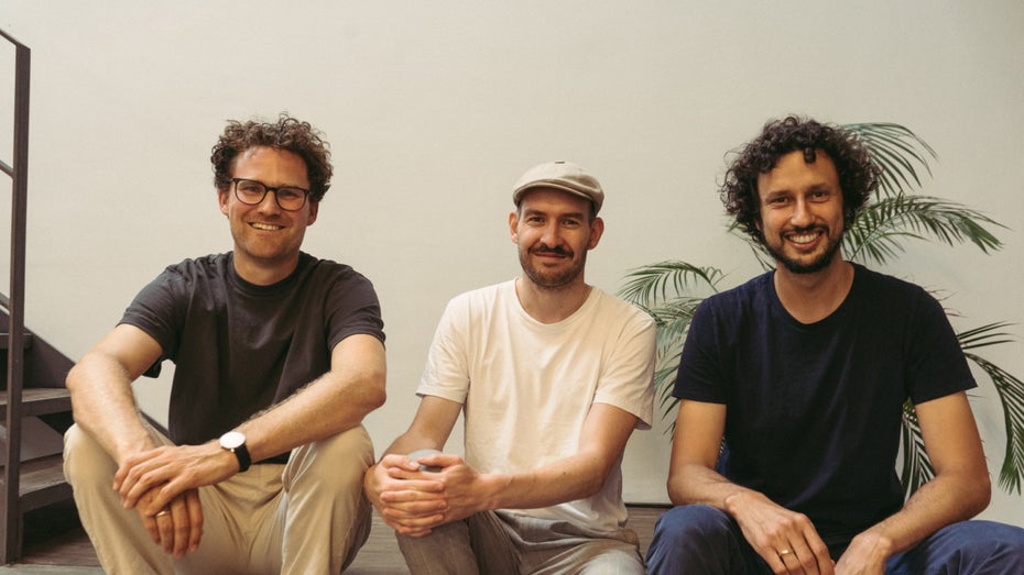 Die Gründer von Tomorrow: Inas Nureldin, Michael Schweikart und Jakob Berndt (Foto: Tomorrow GmbH) Tomorrow strebt in die Gewinnzone – und baut wieder Stellen ab