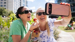 Wenn dein Smartphone einen Sonnenbrand bekommt: Die geniale Idee hinter dieser ekligen Handyhülle