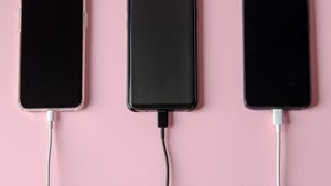 Smartphone-Akkus im Check: Diese Modelle halten länger, als du denkst
