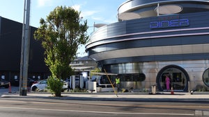 Tesla Diner in Hollywood: Erste Bilder zeigen Elon Musks Fast Food Vision