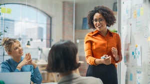 KI und der Arbeitsmarkt: Wie Europa aufgestellt ist und welche 3 Skills wichtig werden KI und der Arbeitsmarkt: Wie Europa aufgestellt ist und welche 3 Skills wichtig werden