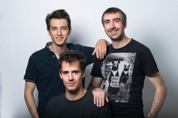 Foto der drei Mistral-AI-Gründer Arthur Mensch, Guillaume Lample und Timothee Lacroix