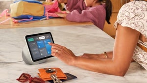 Amazon Echo Show: Nutzer beschweren sich vermehrt über Werbeanzeigen Amazon Echo Show: Nutzer beschweren sich vermehrt über Werbeanzeigen