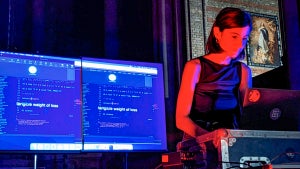 Gemeinsam statt gegeneinander: Wie Künstler die KI als kreatives Werkzeug entdecken Gemeinsam statt gegeneinander: Wie Künstler die KI als kreatives Werkzeug entdecken