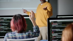 Informatik mittlerweile in fast allen Bundesländern Pflichtfach – doch es gibt große Unterschiede