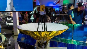 Kosmischer Gartensprenger: Erstmals zwei tanzende Schwarze Löcher abgebildet