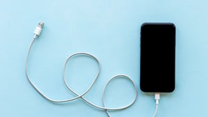 Erster Smartphone-Hersteller liefert keine USB-Kabel mehr mit – folgen bald weitere?