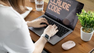 Claude kann einen Roboterhund steuern: Warum Anthropic damit auch KI-Risiken aufzeigen will