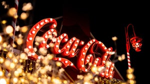 Das soll Weihnachtsstimmung sein? Coca-Cola setzt wieder auf KI und erntet Kopfschütteln Das soll Weihnachtsstimmung sein? Coca-Cola setzt wieder auf KI und erntet Kopfschütteln