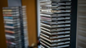 Verstaubte CDs im Regal? So baust du dir deinen eigenen Musik-Streaming-Dienst