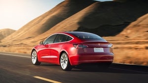 Tesla: So weit fährt ein Model 3 Premium mit leerer Batterie