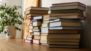 Mit KI erstellt: Diese Autorin veröffentlicht 200 Bücher im Jahr und verdient sechsstellig Mit KI erstellt: Diese Autorin veröffentlicht 200 Bücher im Jahr und verdient sechsstellig